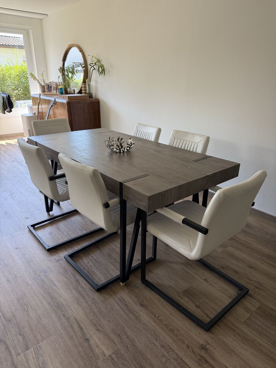 Beliani Set de table et chaises: Dining Table + Chairs – D'occasion à Herrliberg par mynameismarc