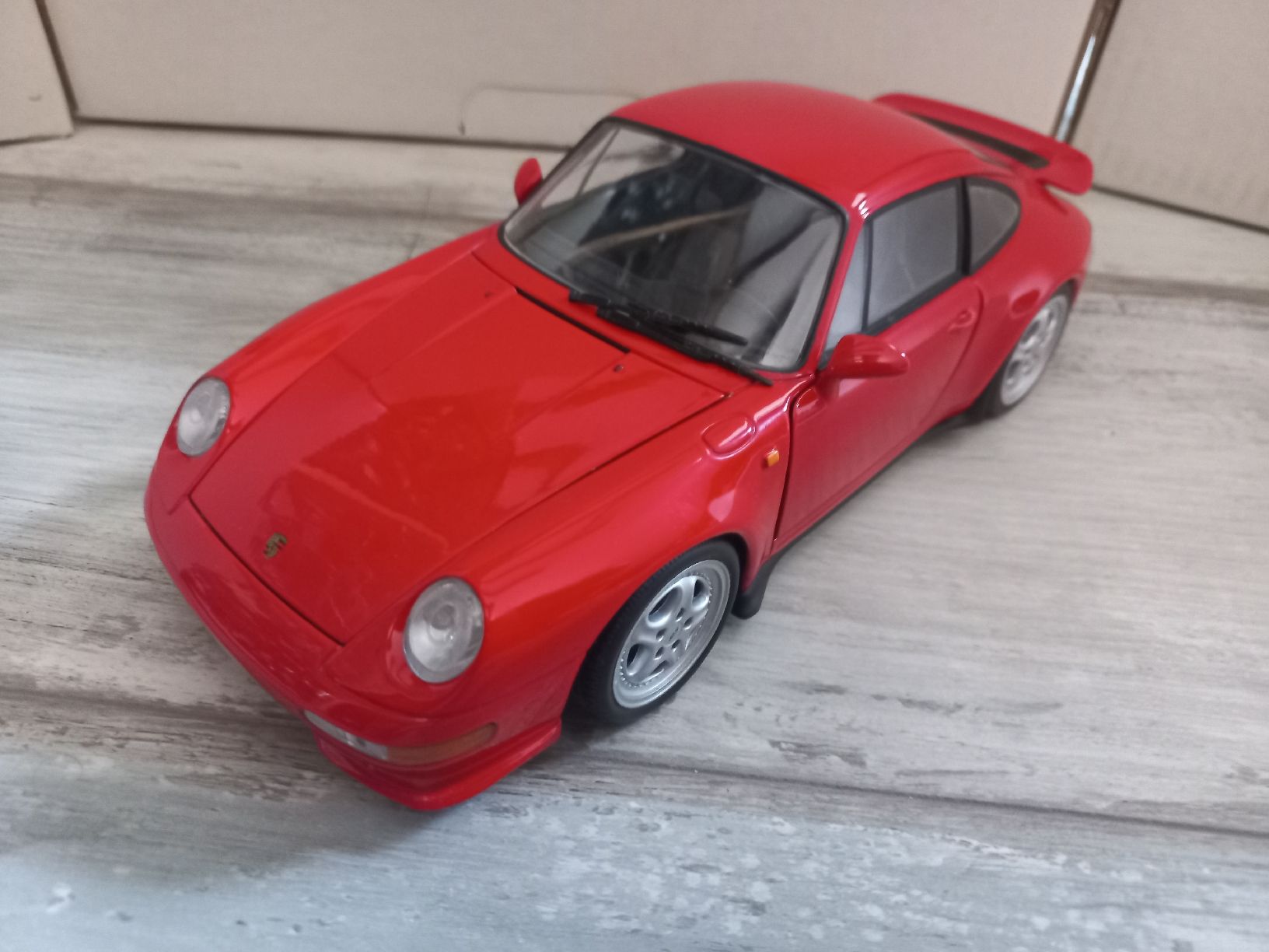 Porsche Voitures modèles: Porsche 911 993 RS 1/18 UT Models – D'occasion à Attalens par remy_s00 1