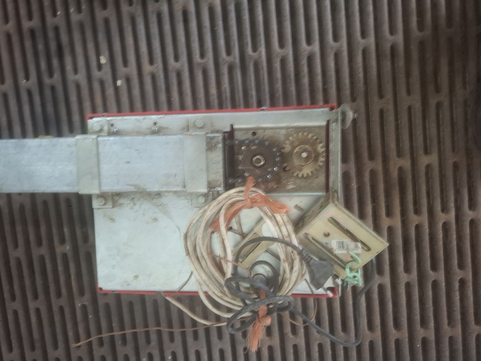 Sonstiges Elektromaterial: Garagentoröffner elektrisch mit Fernbedienung – Gebraucht aus Fischbach-Göslikon von Lars46 2