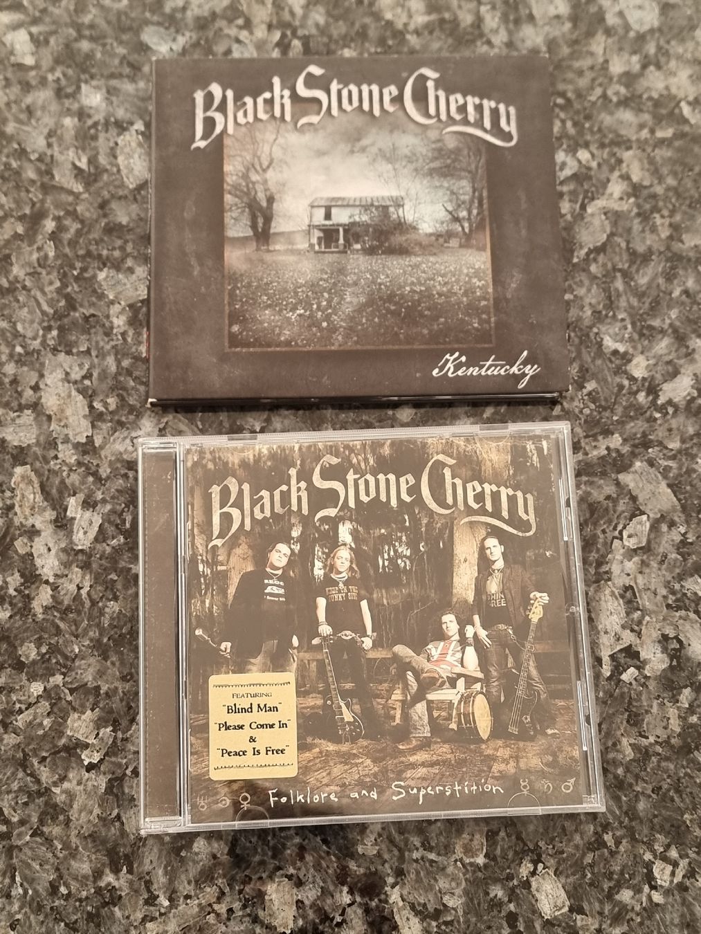 CD: Black Stone Cherry CD Bundle - Kentucky & Folklore - Top! – Usato da Trimbach venduto da EyeOfTheTiger