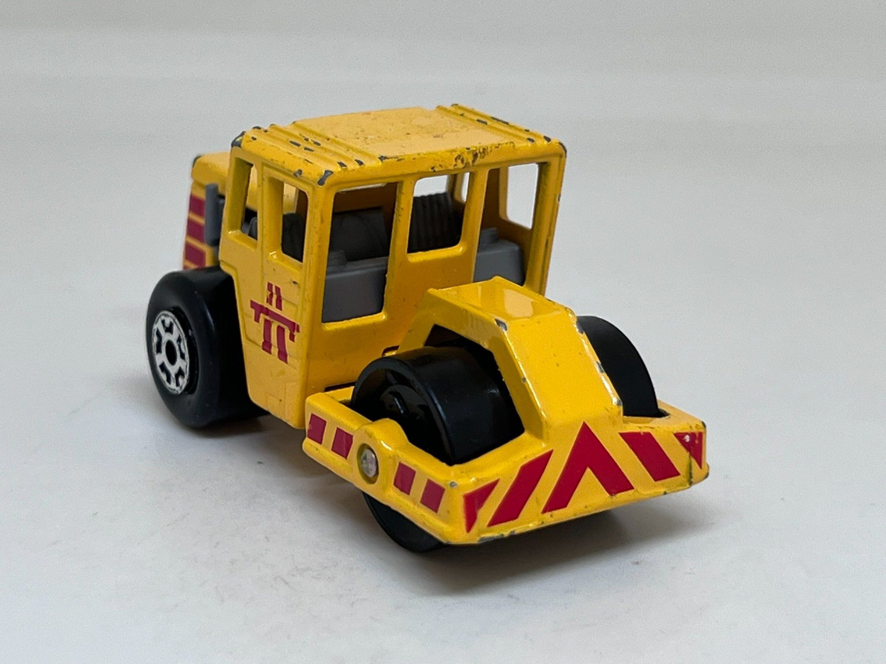 Matchbox Modellini d'auto: Matchbox Road Roller #464 – Usato da Wildegg venduto da LaaBoutique