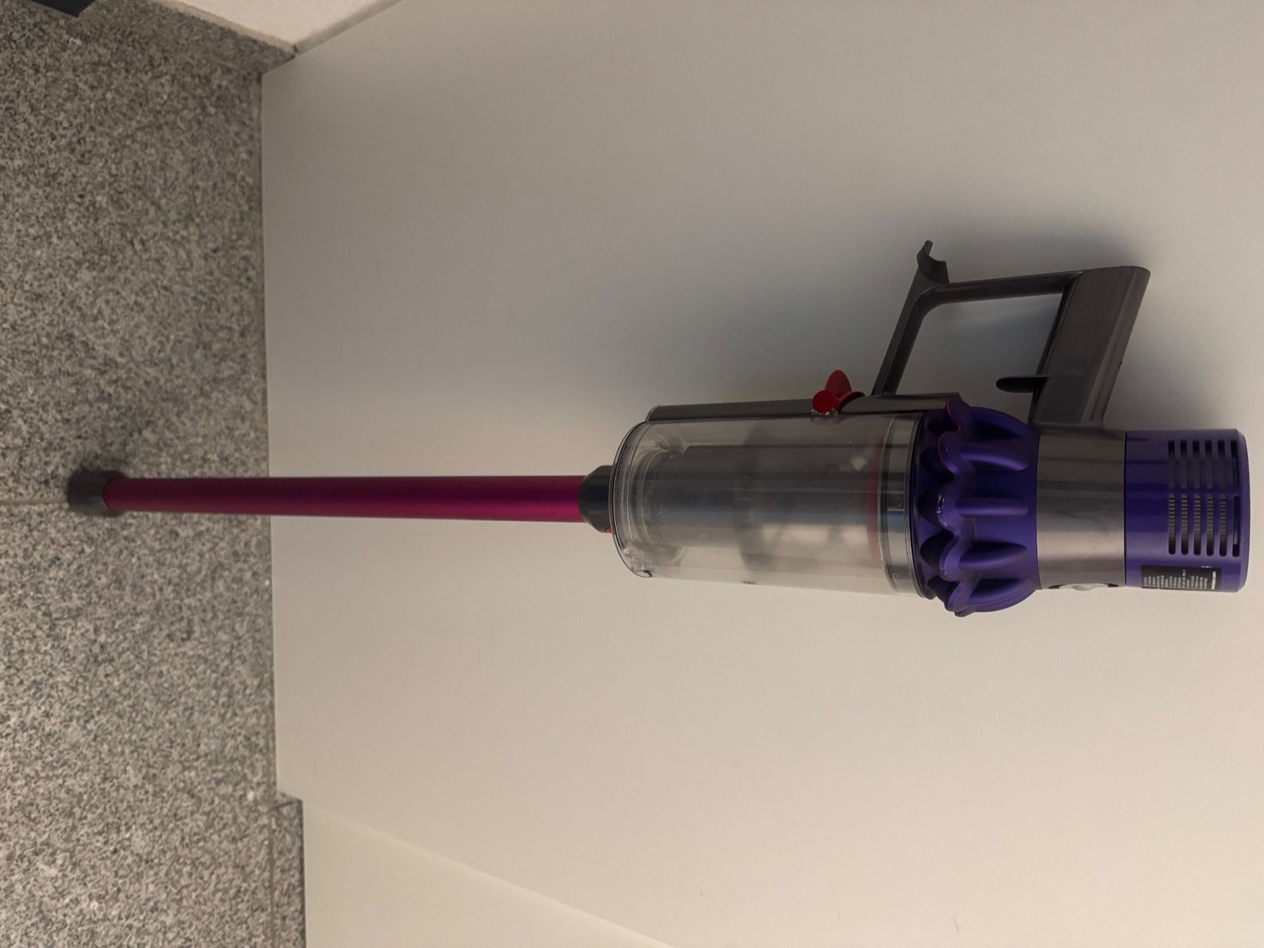Dyson Staubsauger & Zubehör: Dyson V10 – Gebraucht aus Altstätten SG von Sunreiss 1