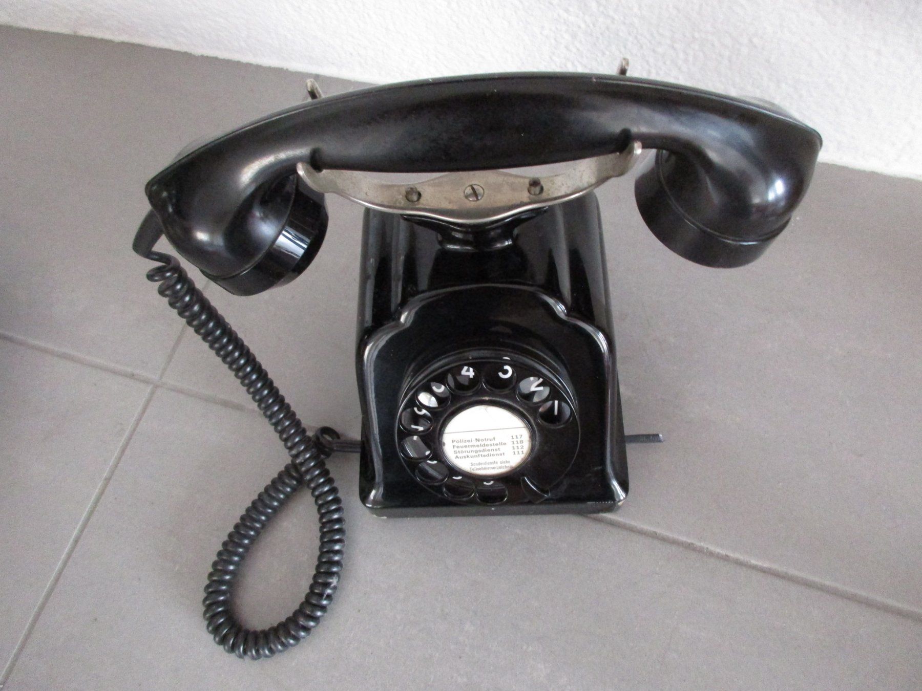 Téléphones: antikes/altes Telefon mit Wählscheibe – D'occasion à Mels par wis_5hjy 8