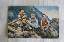 Appenzeller Trachten-Kinder beim Klettern, Seil, Rucksack