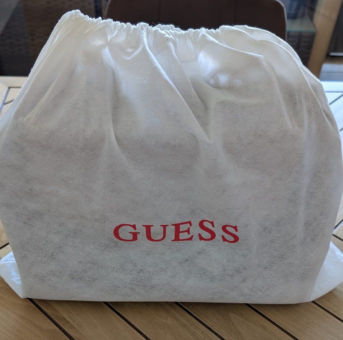 Guess Borse da donna: Guess Handtasche in Beige, neuwertig – Usato da Au SG venduto da and_cra 2