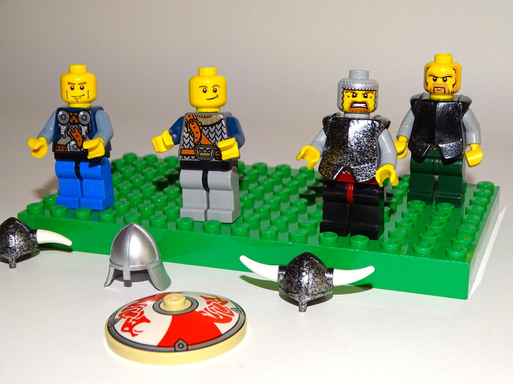 Lego Jeux de construction: Figuren Lego Vikings/Castle 2 – D'occasion à Burgdorf par vor_5cls 1