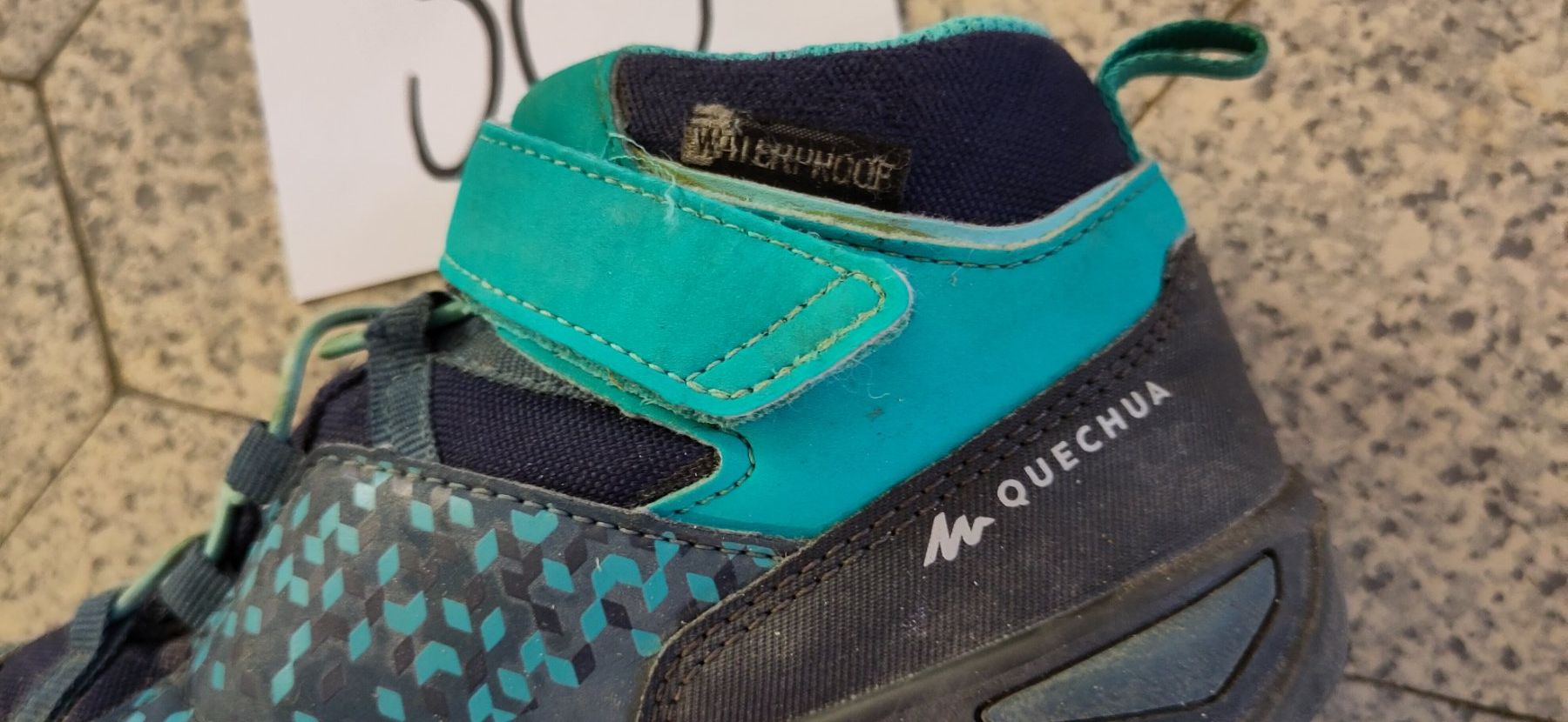 Decathlon Scarpe per ragazzi: Tolle Kinder Wanderschuhe, Gr. 30, Quechua, mint schwarz – Usato da Wil SG venduto da crxschildi 1