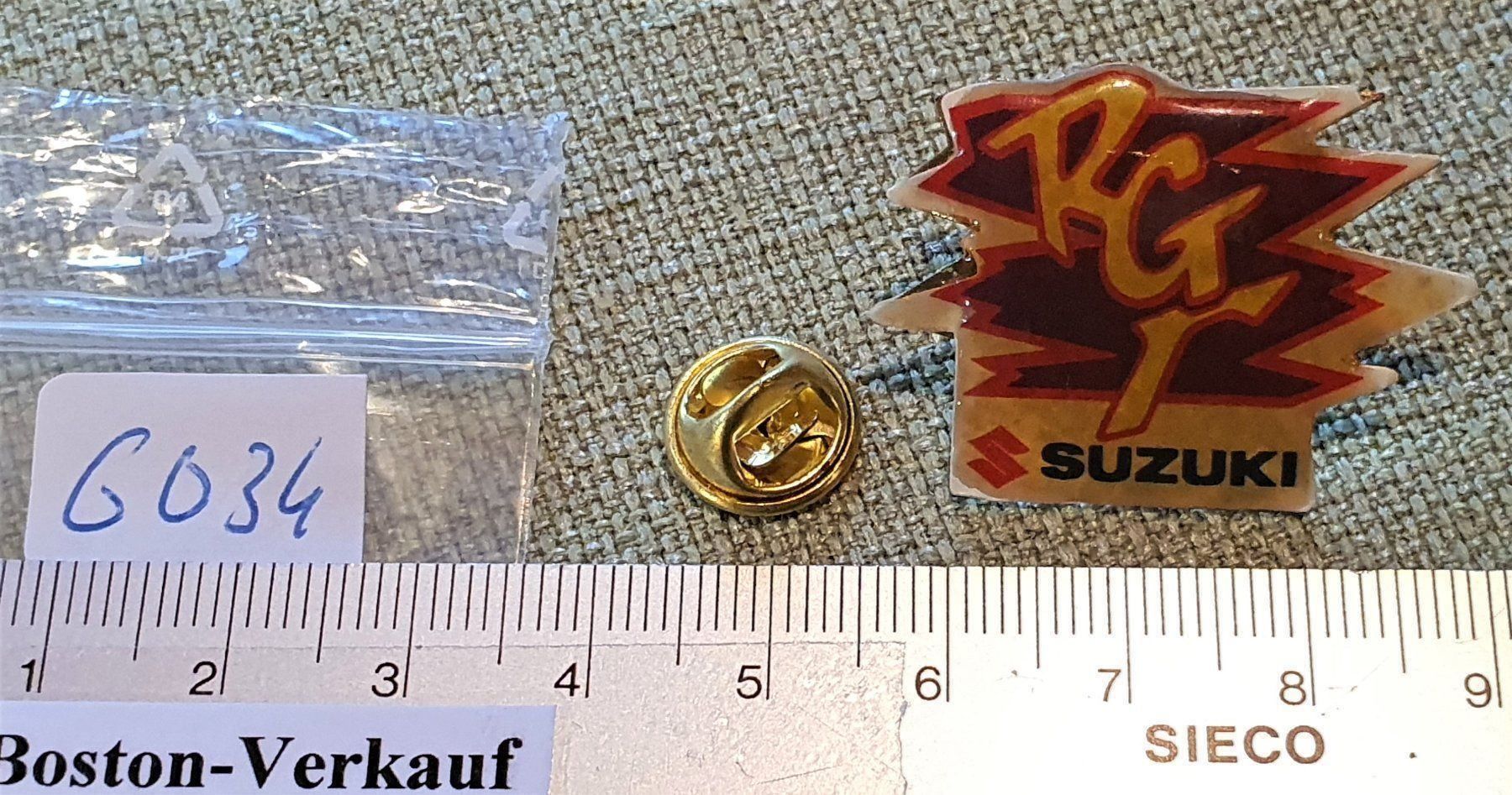 Placchette & Badge: G034 - Pin Motorrad Suzuki – Usato da Reinach BL venduto da Boston-Verkauf 1