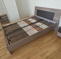 Ganzes Bettgestell mit Lattenrost, guter Zustand!