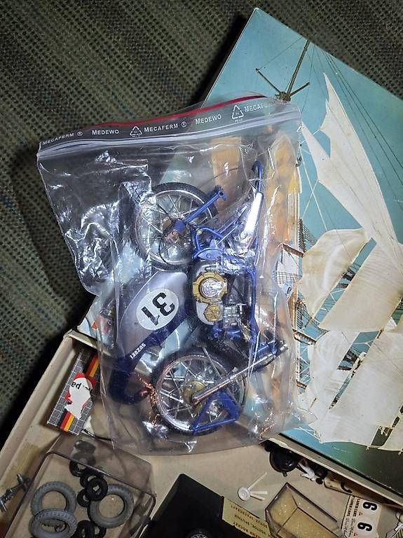 Kit di modellismo & Modellini statici: Modell Flugzeuge+Autos – Usato da Biel/Bienne venduto da Rouf7 3
