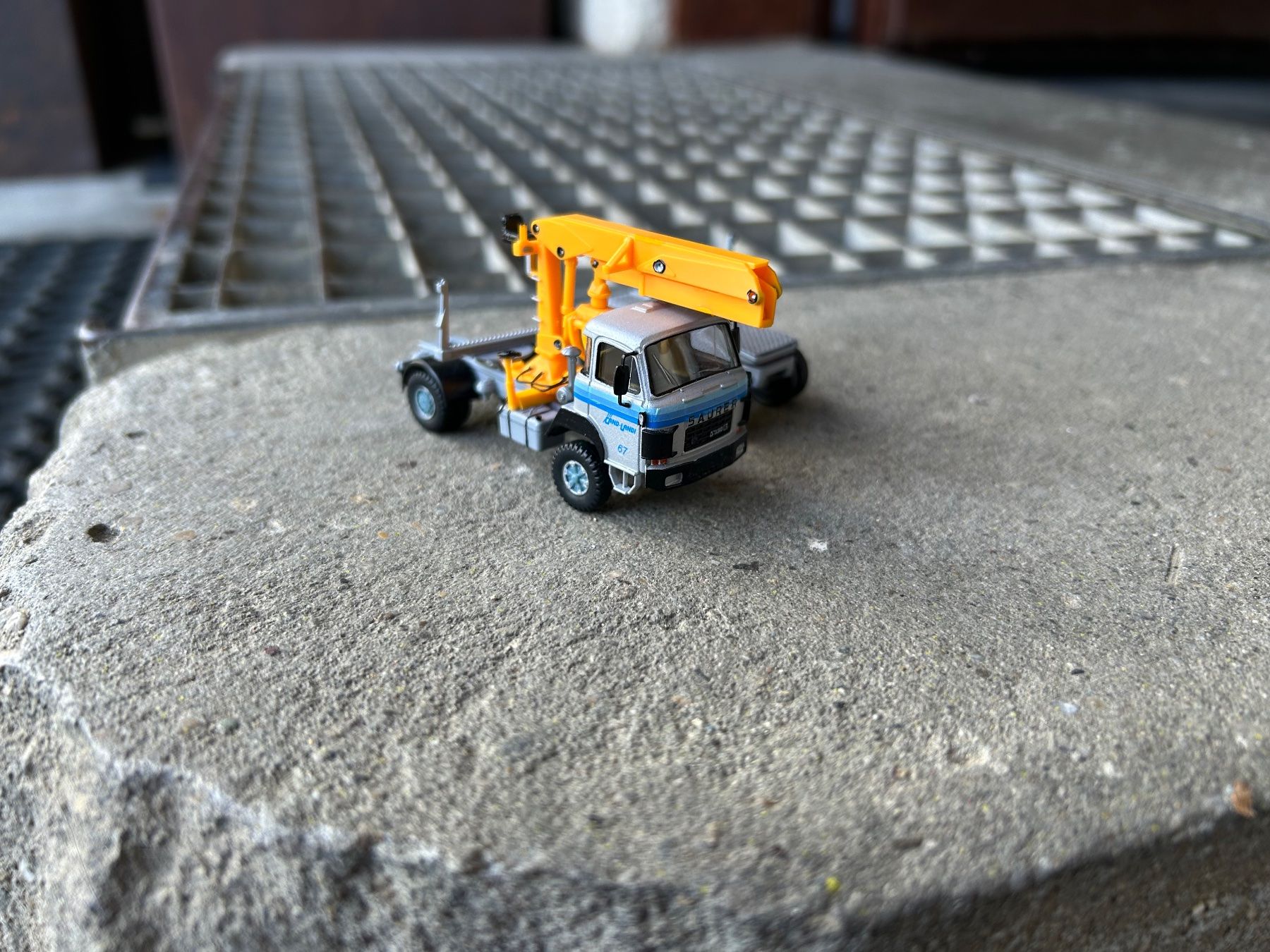Herpa Modellini d'auto: Saurer Holzkran – Nuovo (secondo la descrizione) da Meienried venduto da janosch7 6