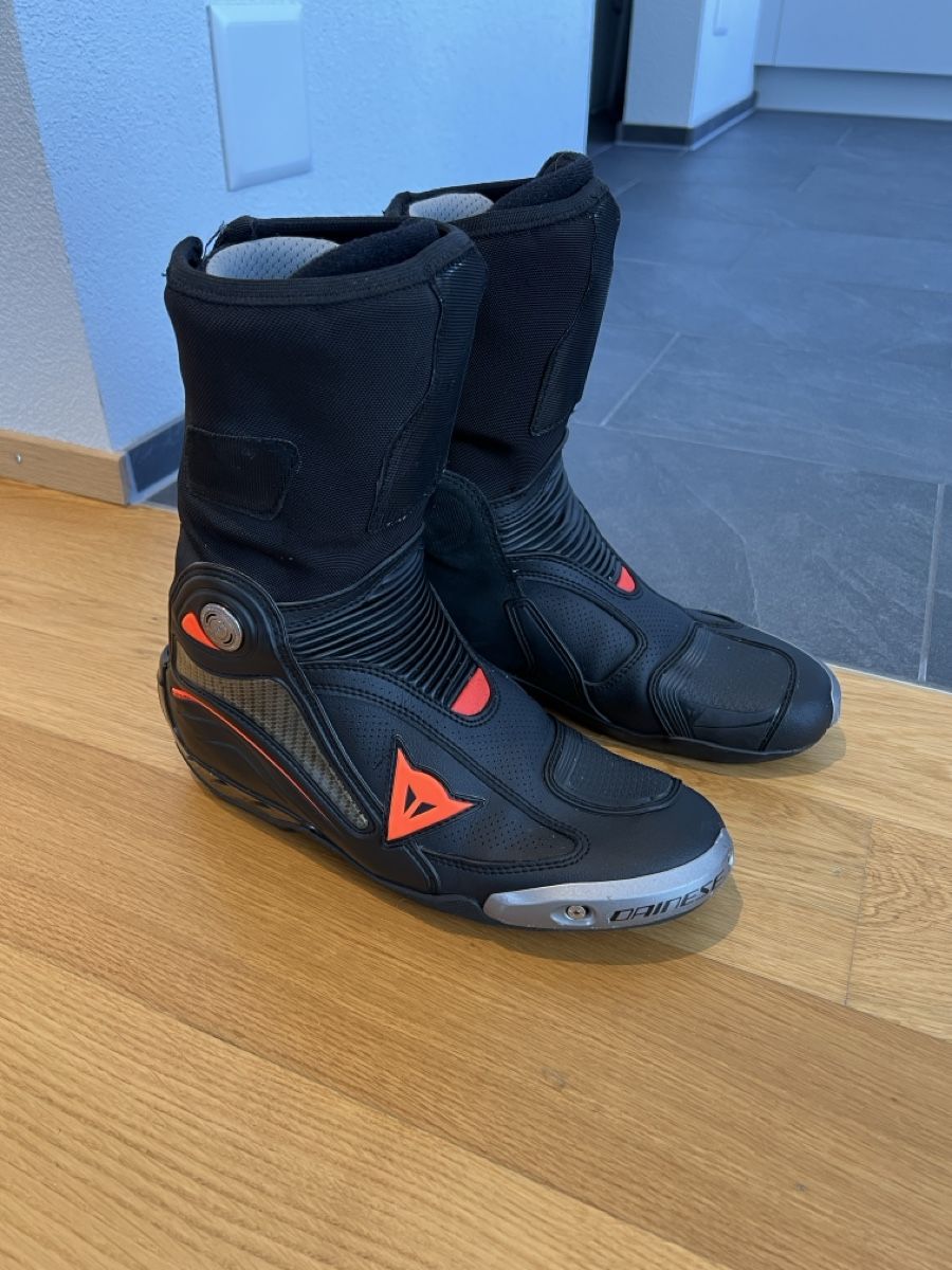 Scarpe da uomo: Dainese Axial D1 Grösse 42 – Usato da Rüeggisberg venduto da NVisuals