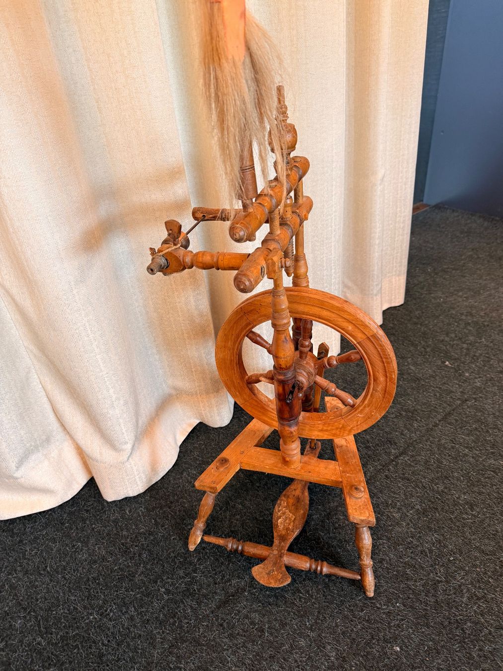 Ruote per filare: Antike Spinnrad-Dekoration – Usato da St. Gallen venduto da Boehlich