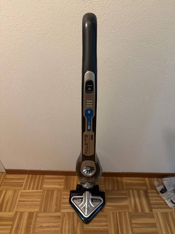 Staubsauger & Zubehör: Aspirateur Rowenta – Gebraucht aus Ecublens VD von kel_z6wk