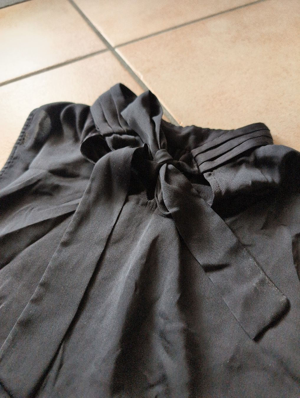 Vero Moda Camicette: Bluse S in schwarz mit Schleife hinten – Usato da Unterlunkhofen venduto da SophieS. 2