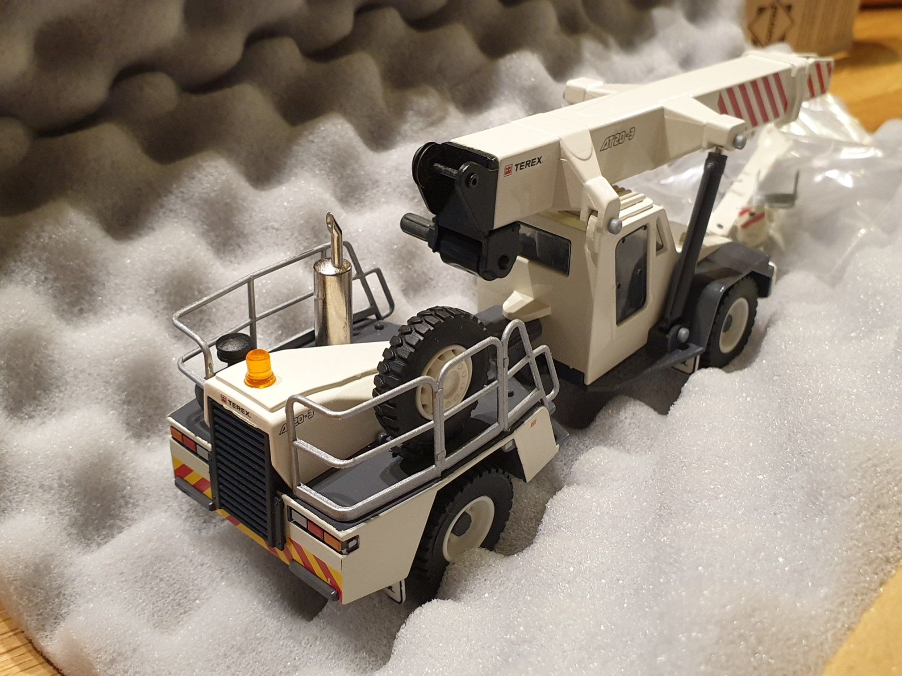 Conrad Modellbausätze & Standmodelle: Terex AT20-3 Neu OVP – Neu und originalverpackt aus Baar von Liebherrbagger 3