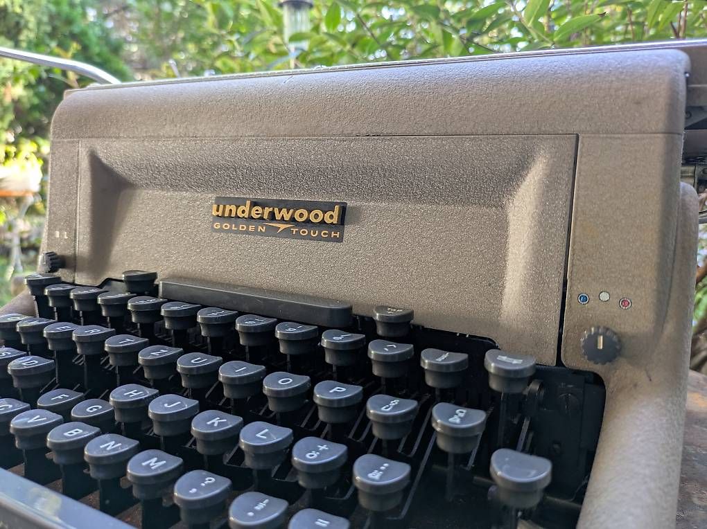 Underwood Schreibmaschinen: underwood Golden Touch Schreibmaschine – Gebraucht aus Binningen von Smile-46 3