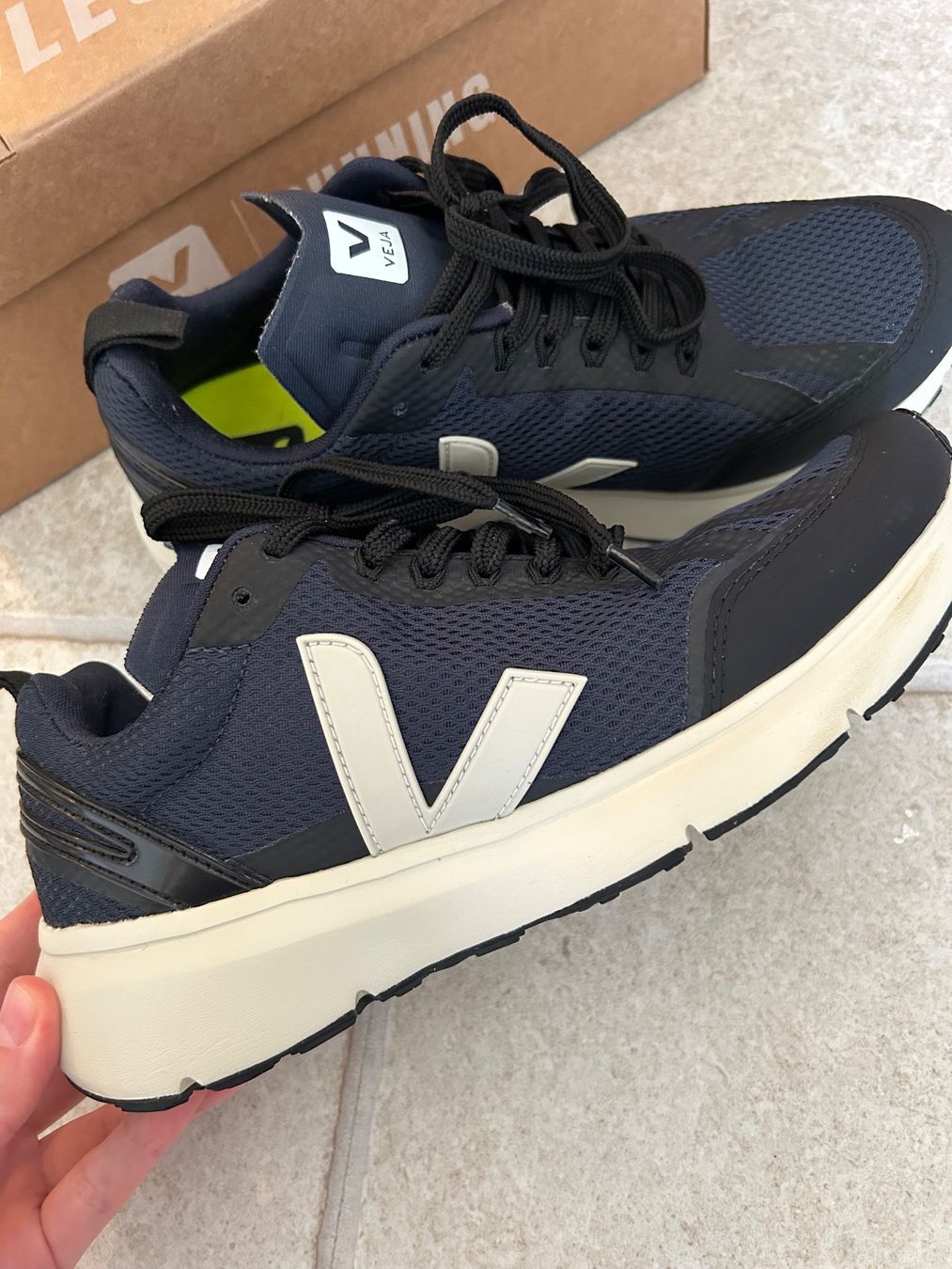 Veja Scarpe da donna: Baskets pour courir Veja 39 comme neuf – Usato da Courroux venduto da Yermakova 1