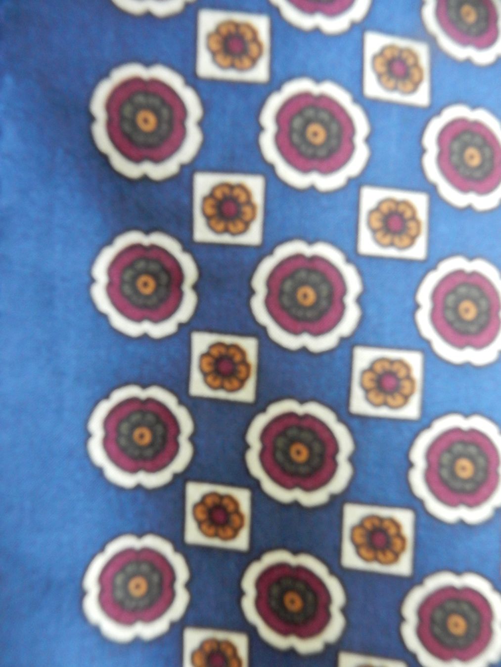 Foulards, Tücher & Schals: Schal       100 %  SEIDE      dunkelblau + Muster ...   NEU – Neu und originalverpackt aus Mötschwil von Muschelperle-4-you 4