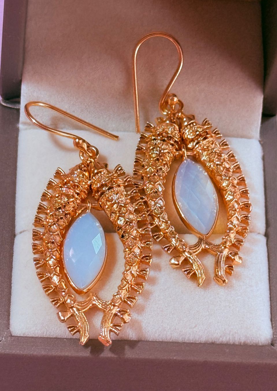 Orecchini pendenti & Orecchini a lobo: Boucles élégance opale – Nuovo e nell'imballaggio originale da St-Maurice venduto da Sandrinette123 1