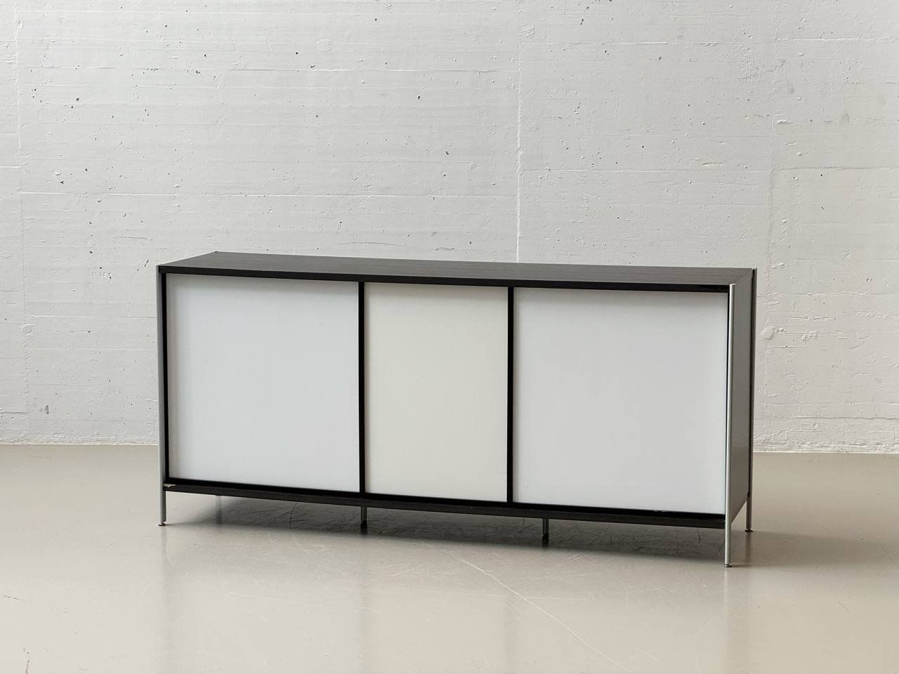 Cassettiere: Klassisches Sideboard mit Schubladen und Türen, 2000er Jahre – Usato da Zürich venduto da LeMoege 9
