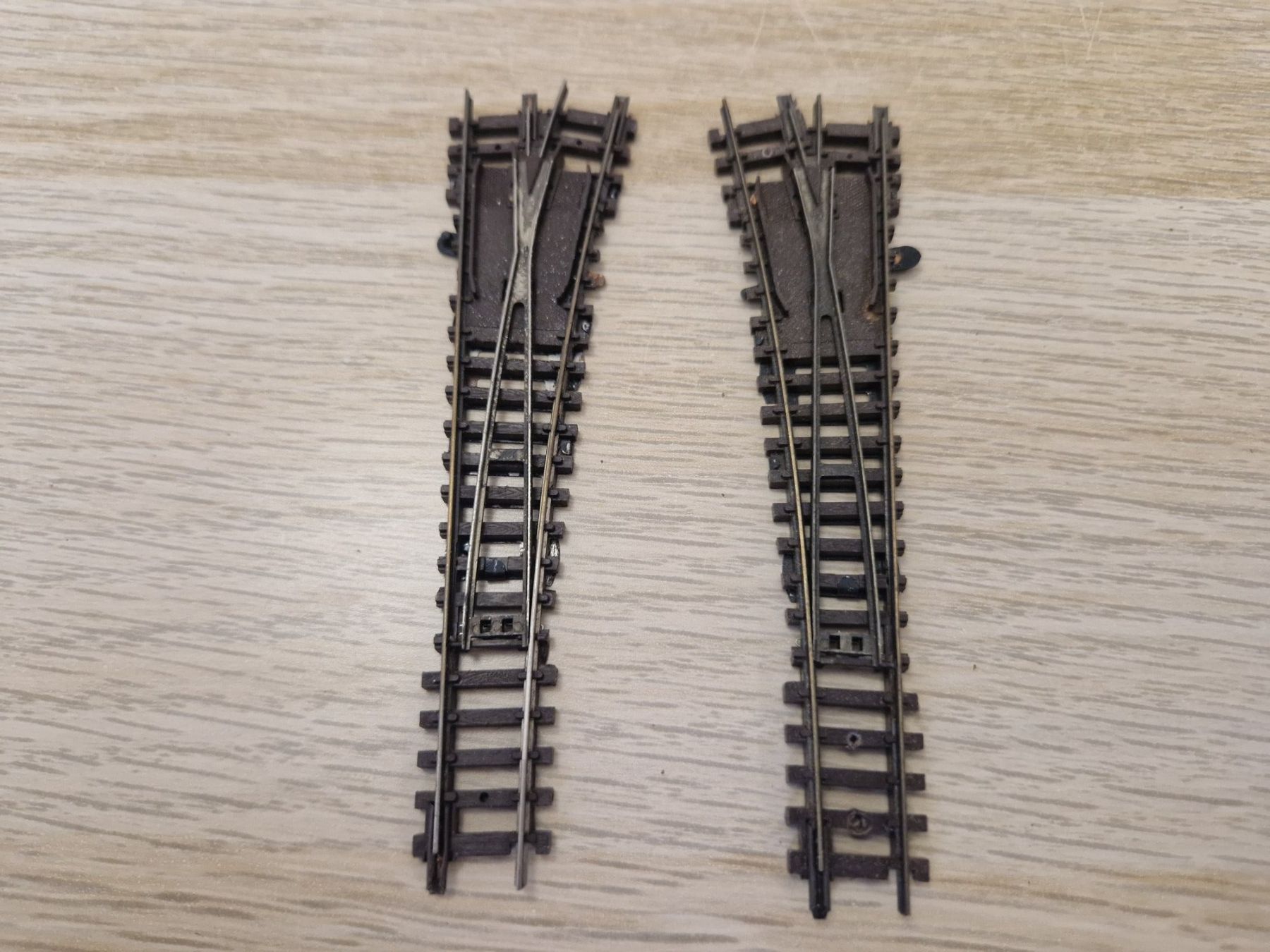 Arnold Modelleisenbahnen: Arnold N 2 x 1740 Weichen (4) – Gebraucht aus St-Aubin-Sauges von tantome