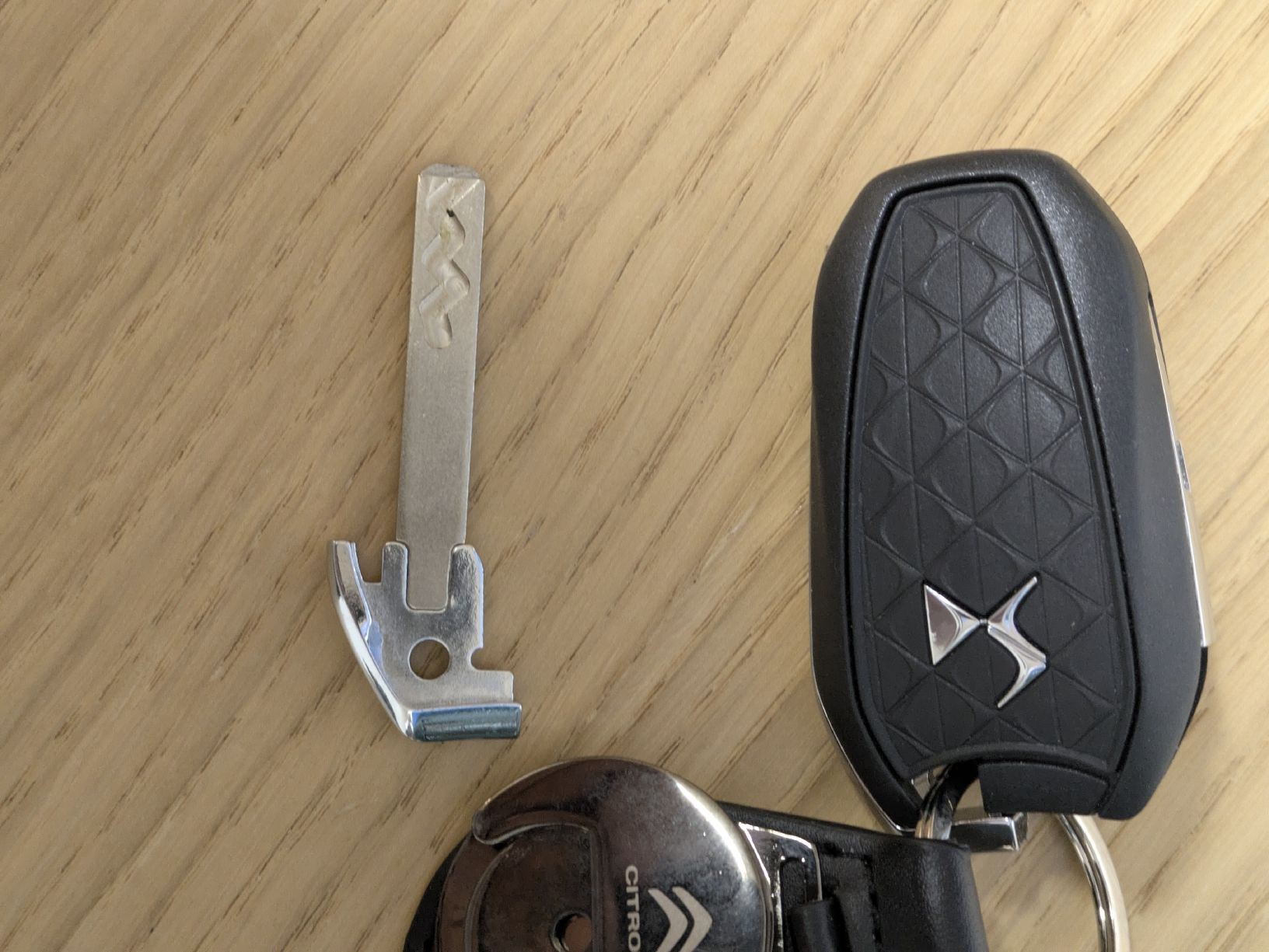 Citroën Tutti pezzi di ricambio auto: oroginal Citroen DS Funkautoschlüssel – Nuovo (secondo la descrizione) da Wallisellen venduto da bspm20 3