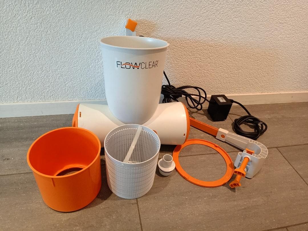 Bestway Schwimmbad-Zubehör: Bestway Filterpumpe Wasserfilter Pool Skimatic Flowclear – Gebraucht aus Buchs ZH von Terenced 1