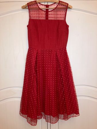 Robe rouge festive Yumi, taille S - Idéale pour les fêtes!