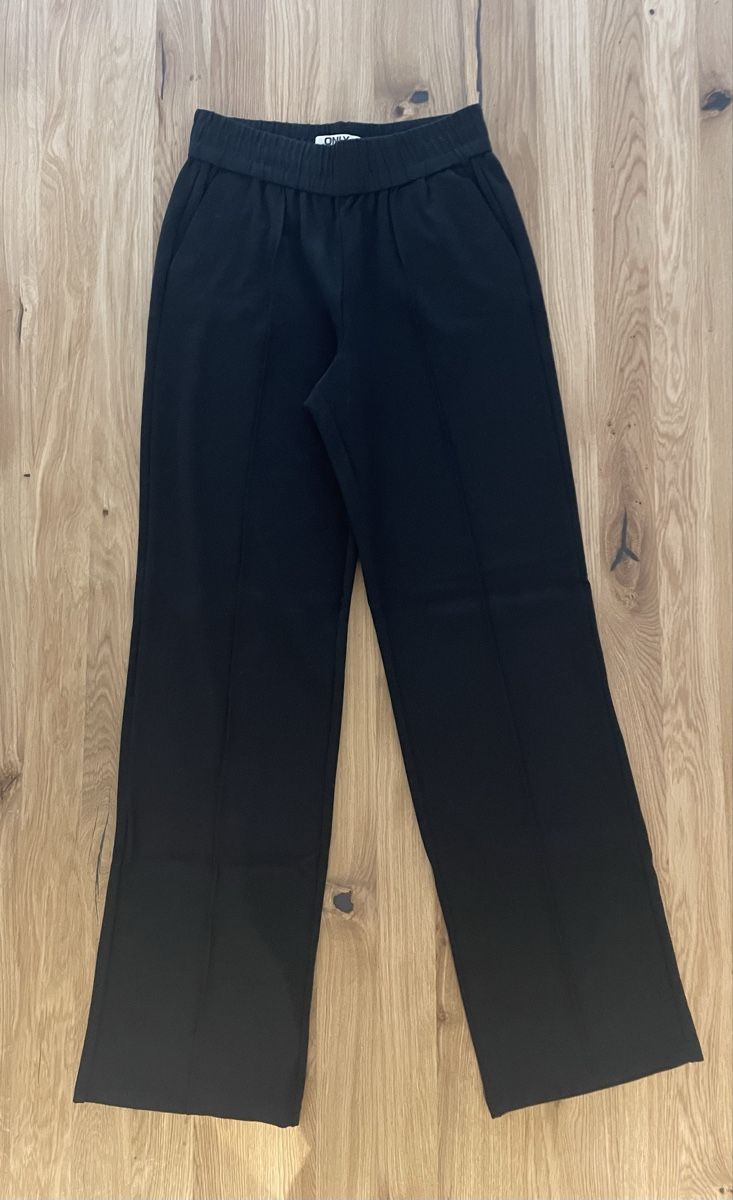 Only Hosen: ONLY Stoffhose schwarz – Gebraucht aus Chur von buc_6tcp
