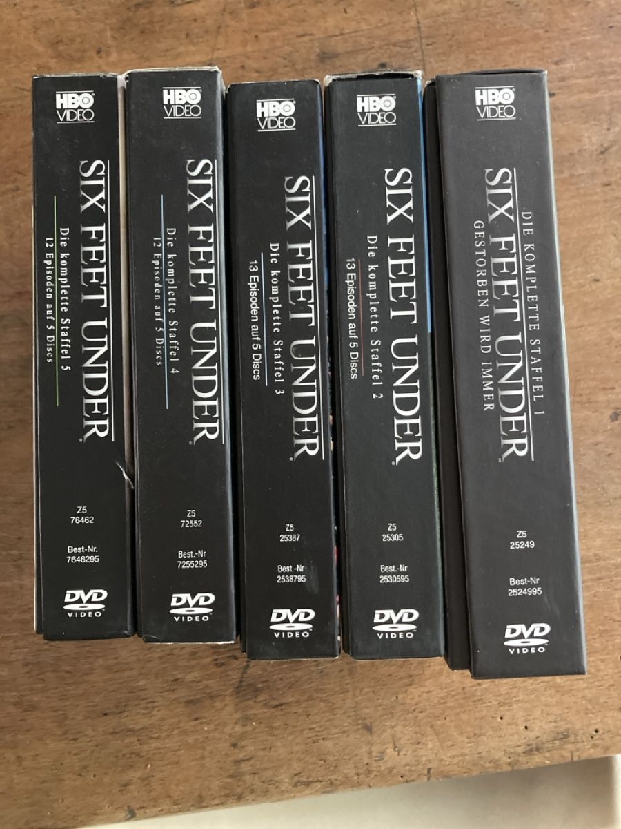 Tutti i DVDs: Six feet under -komplette Serie  – Usato da Zürich venduto da ursulat01 1