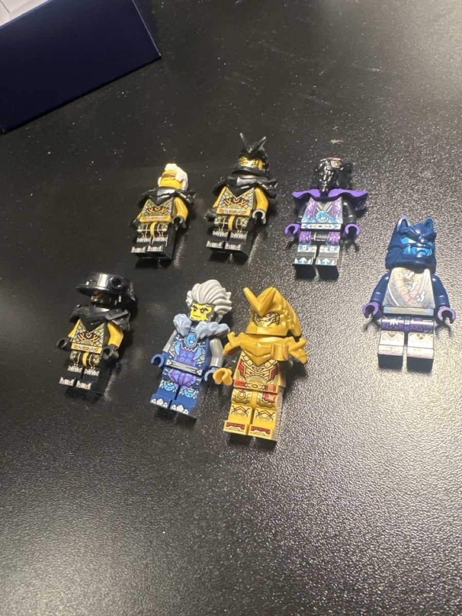 Lego Statuette: 7NinagoFiguren mit Raumschiff ab 15Fr! – Nuovo (secondo la descrizione) da Niederrohrdorf venduto da Guido.B