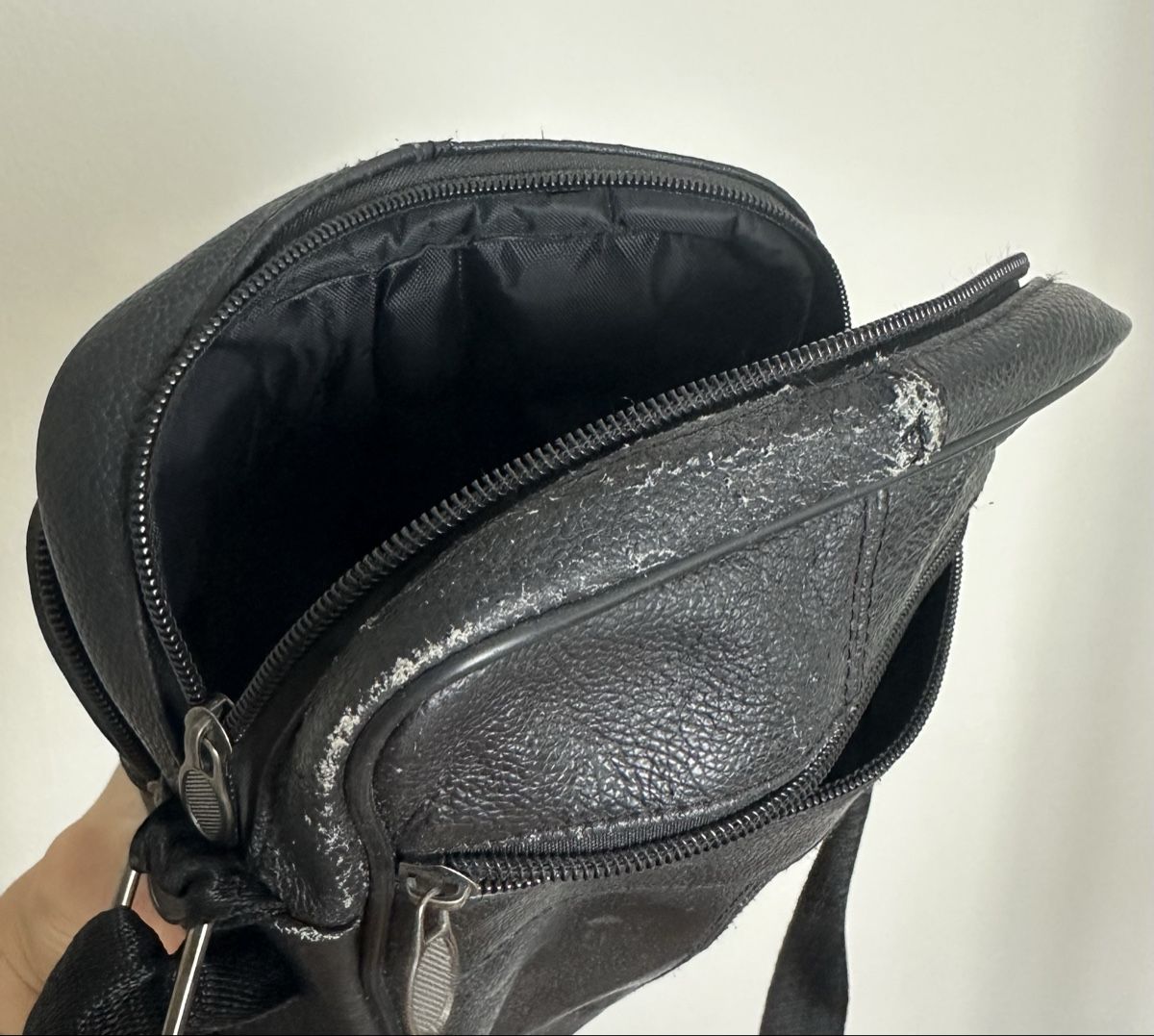 Taschen: Umhängetasche mit viel Stauraum – Gebraucht aus Benken SG von SecondTreasure 4