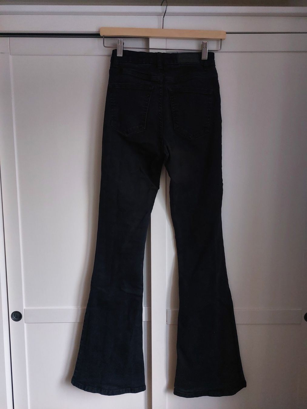 Pull&Bear Jeans: Schwarze Pull&Bear Schlaghose Flared Jeans Grösse 34 – Usato da Titterten venduto da fra_v27g 2