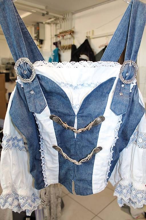 Chemisiers: Dirndl-Bluse Gr.36 – D'occasion à Beinwil am See par Schwerzamm