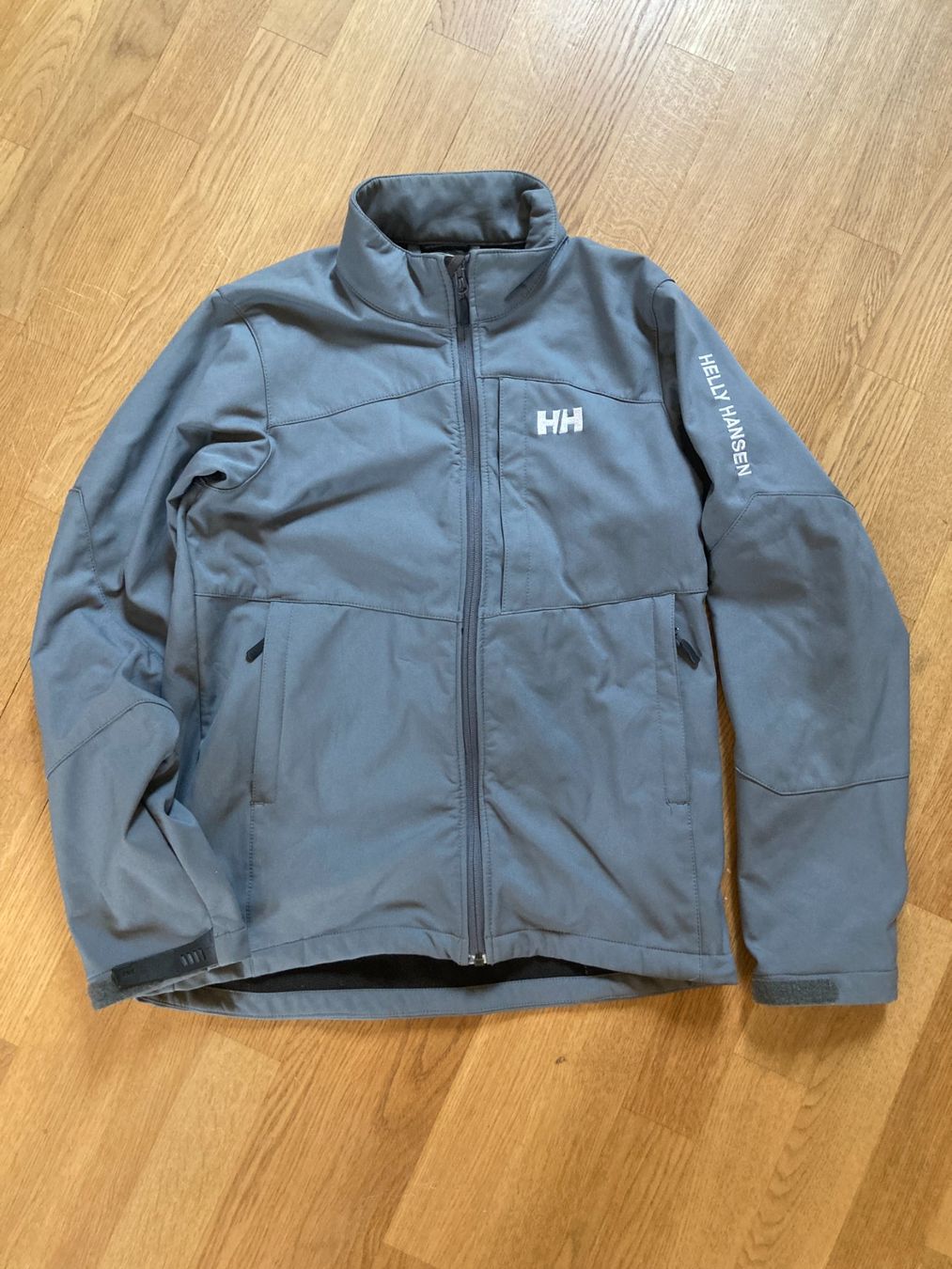 Helly Hansen Vestes: Veste softshell Helly Hansen taille M – D'occasion à Fribourg par Nachos_Delflash