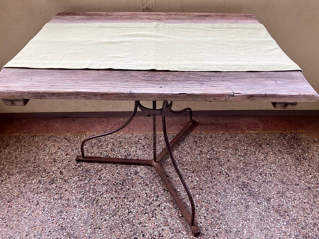 Tavoli: Tisch mit Metallfuss für Garten oder Balkon – Usato da Bern venduto da jsi_99xx