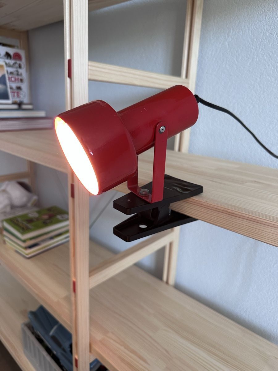 Lampen: Rote Vintage Klemmleuchte – Gebraucht aus Luzern von cam_f7qx