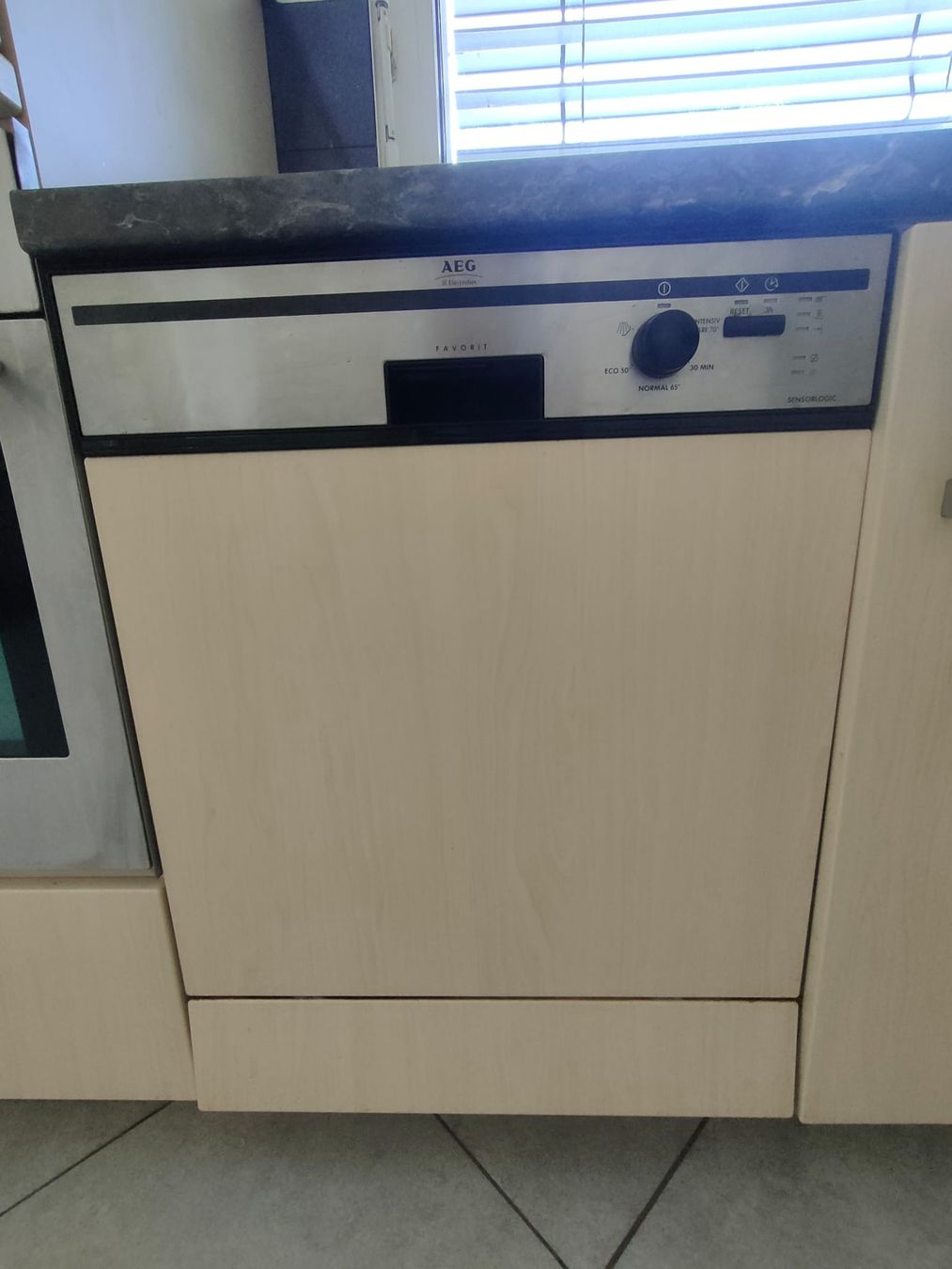 Cucine complete: Cuisine complète d'occasion, électroménagers inclus à vendre – Usato da Grône venduto da mmaye 8