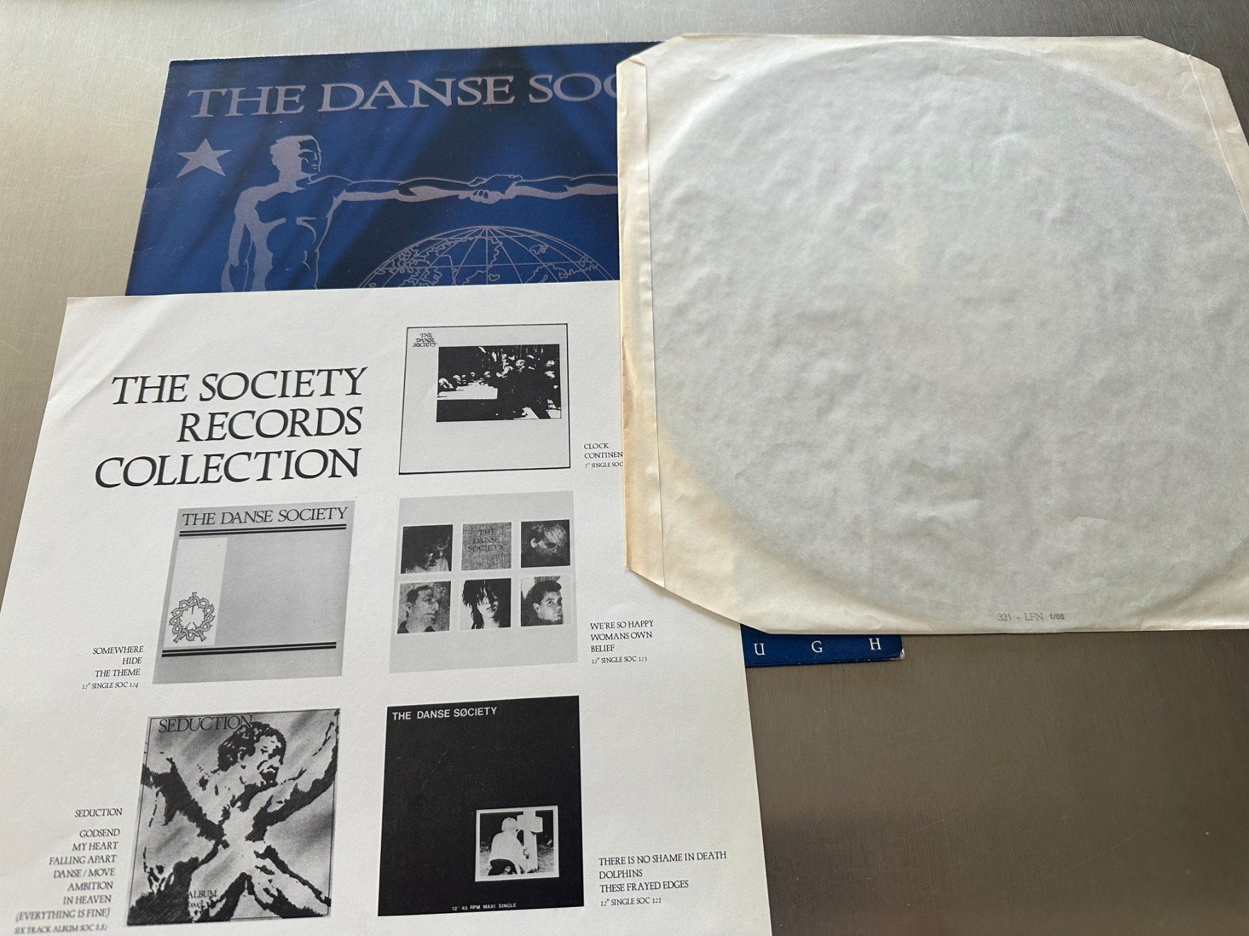 Dischi in vinile: THE DANSE SOCIETY LP LOOKING THROUGH – Usato da Sion venduto da jaipur1401 2