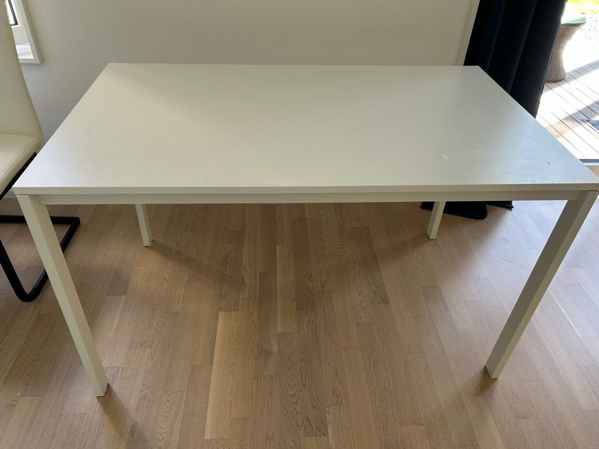 Tables: Weiss Esstisch oder Schreibtisch – D'occasion à Binningen par drummer81 1