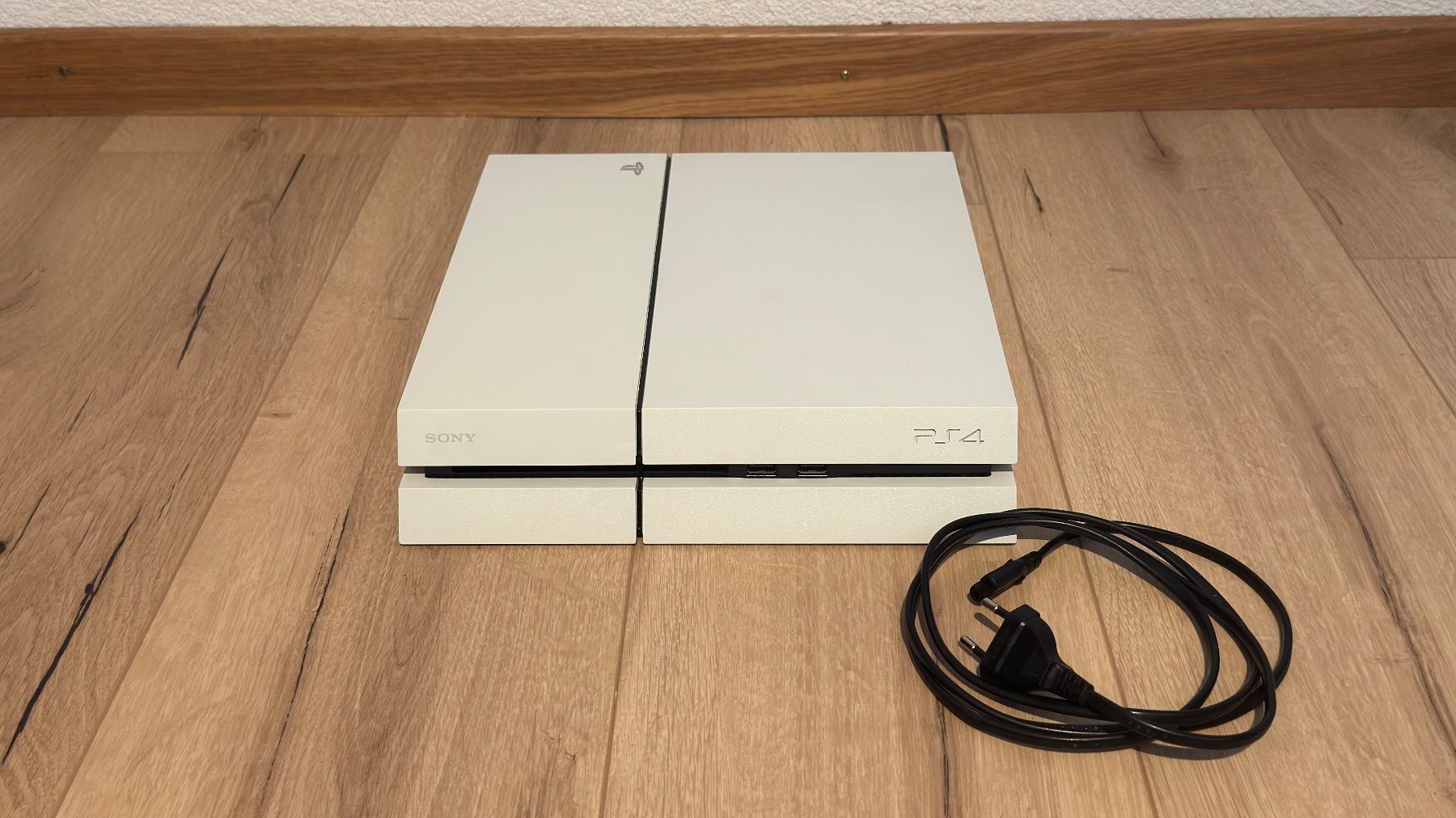 Sony Console: PS4 Édition Blanche + 7 jeux – Usato da Yverdon venduto da oli_dp6z 1