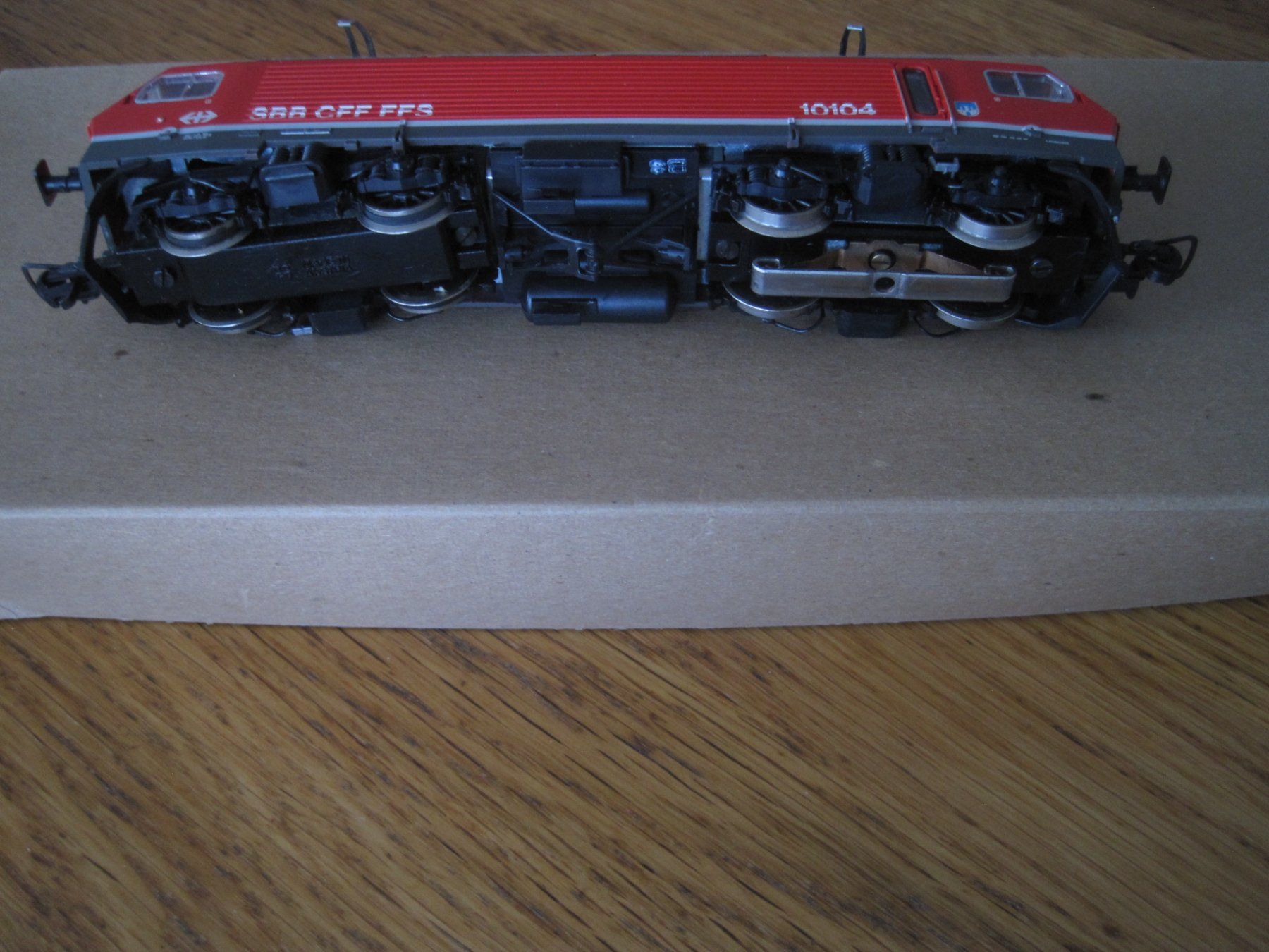 Roco Modelleisenbahnen: LOK SBB CFF Roco Rot Wechselstrom 10104 – Gebraucht aus Gossau SG von Noryflory 4