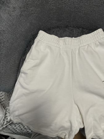 Weisse Shorts - Grösse S - ginatricot