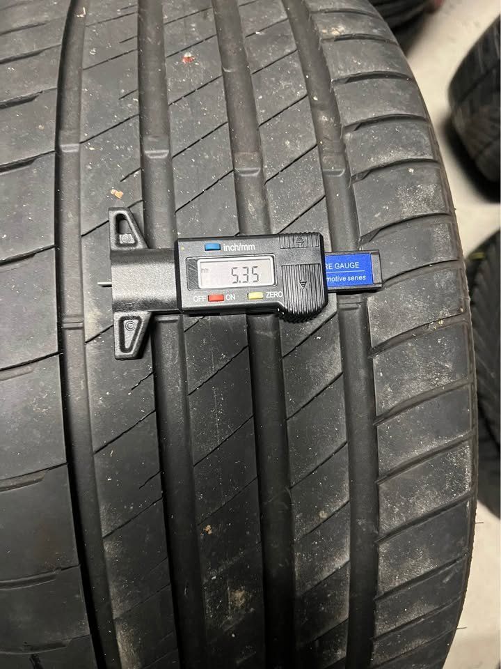 Bridgestone Pneus & Kompletträder: 235/35R19 91Y Bridgestone Potenza S005 * – Gebraucht aus Pratteln von pne_rw2w