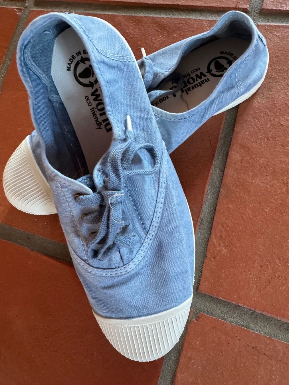 Scarpe da donna: Natural World  Sneaker, Gr. 39,5 Neu! – Nuovo (secondo la descrizione) da Oberrohrdorf venduto da maggys15