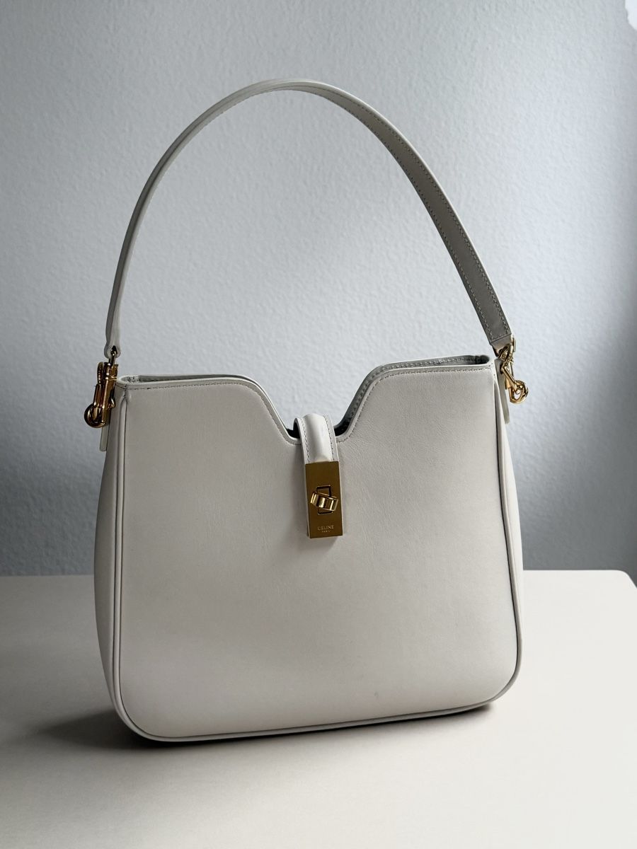 Celine Borse da donna: Classic White Celine Bag - Perfect for Spring & Summer Style – Usato da Flüelen venduto da mRoLo