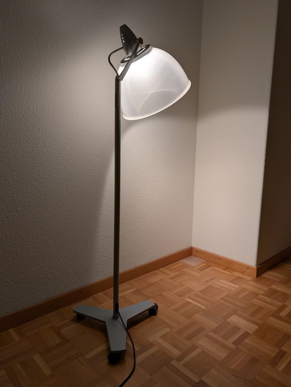 Regent Lampen: Designer Stehlampe 2000er-Jahre Loftstil – Gebraucht aus Thalwil von Naufraga