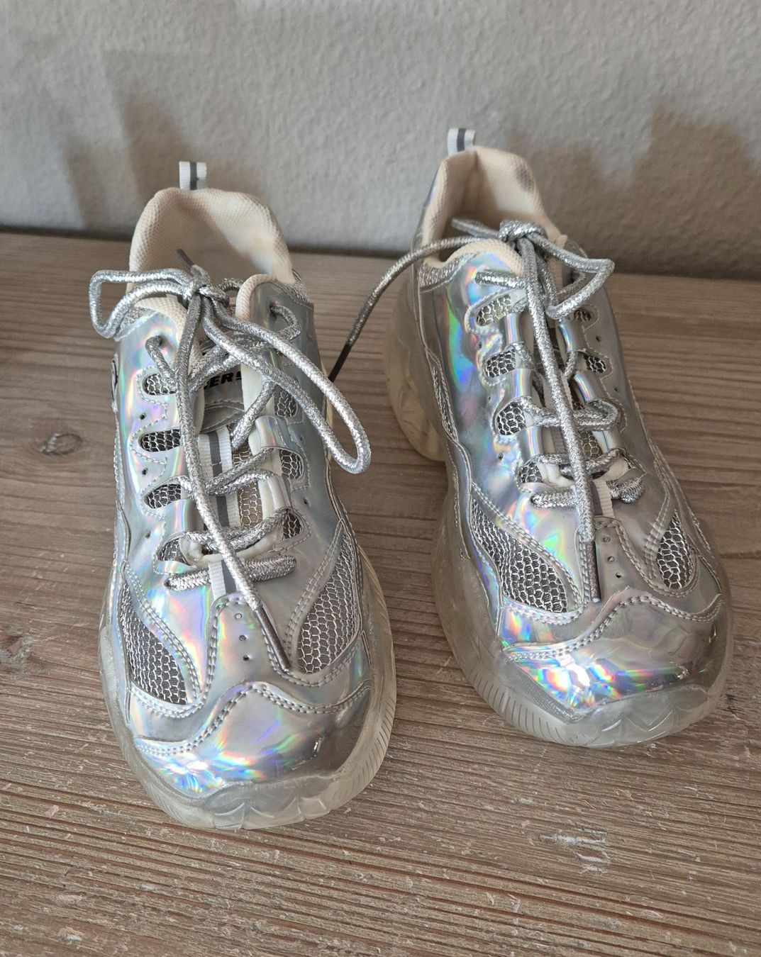 Skechers Damenschuhe: Skechers Sneakers Silber Gr. 36 – Neu (gemäss Beschreibung) aus Tagelswangen von GABGABFI