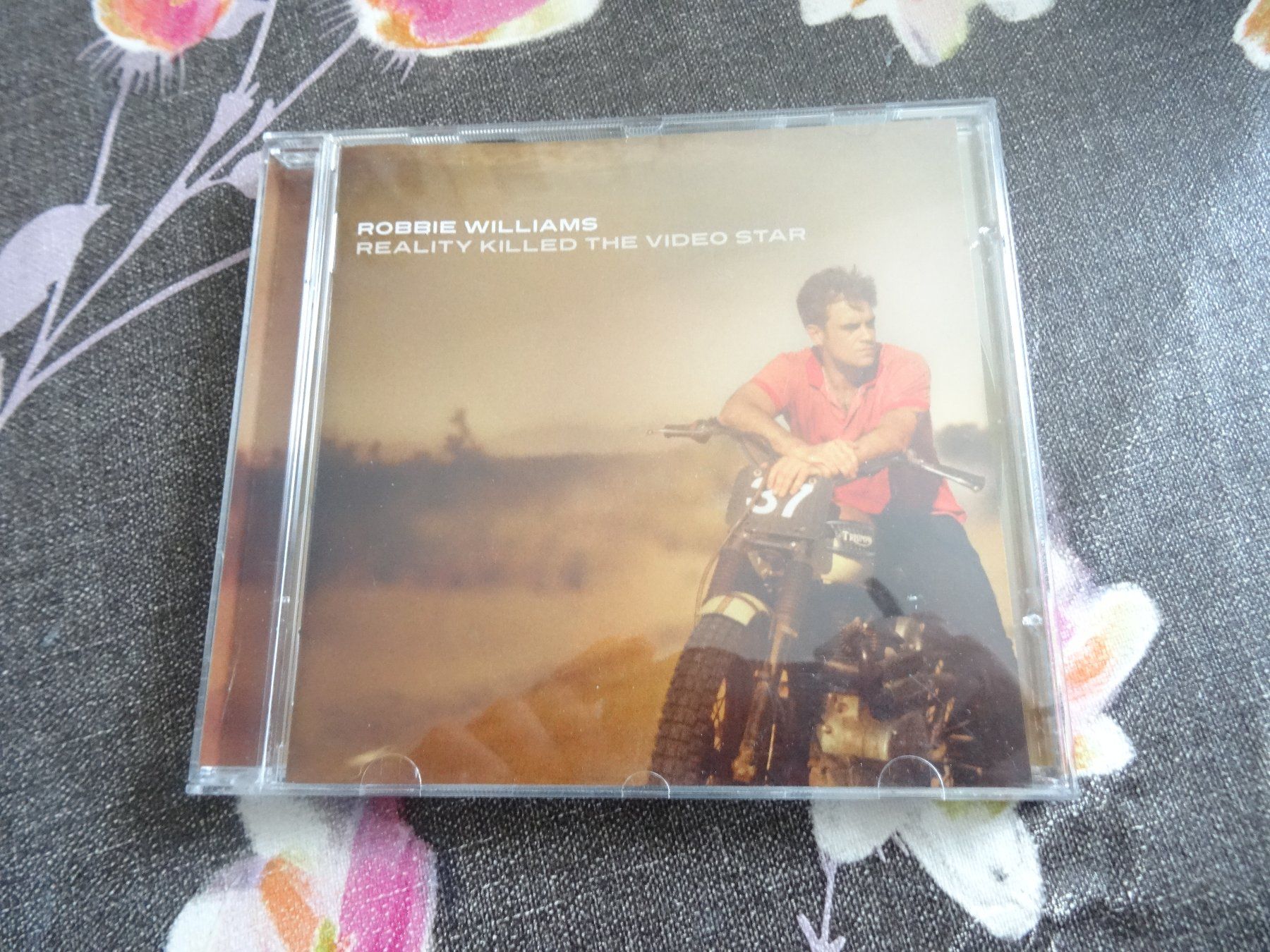 CD: Robbie Williams - Reality killed the Video Star CD – Usato da Olten venduto da Disc-Ausverkauf